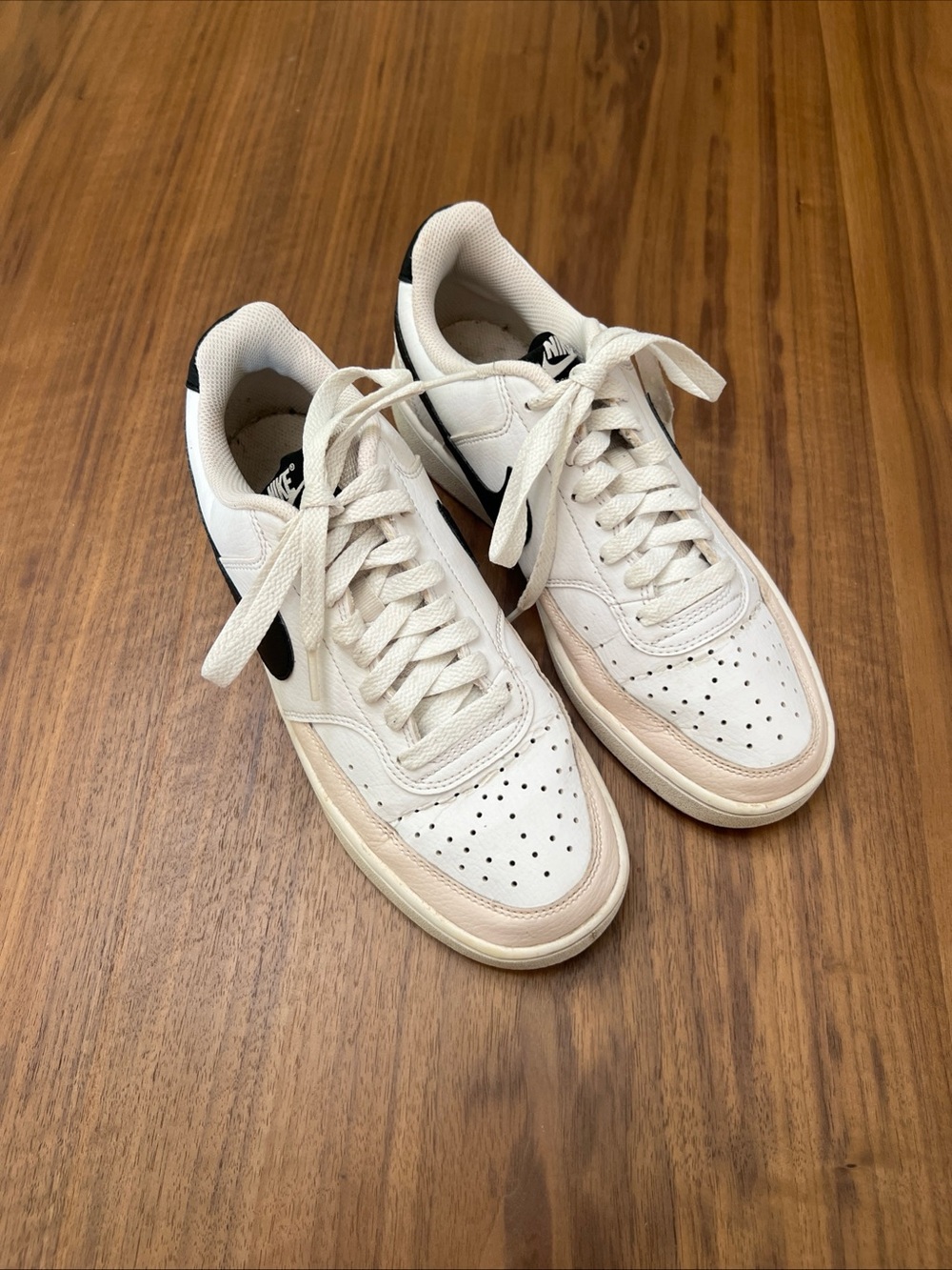Nike women’s size 8 White Soft Pink Low-Top Court Vision Sneakers
